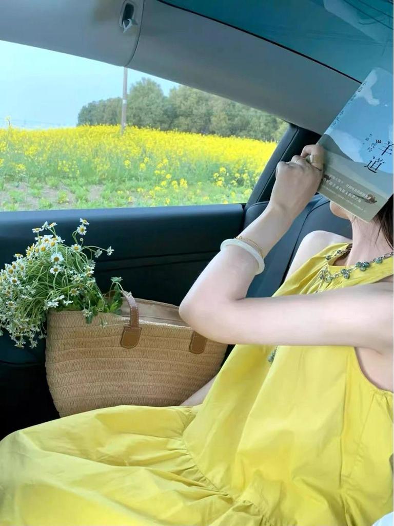 2026 Elegantes gelbes schulterfreies Neckholder-Sommerkleid für Damen