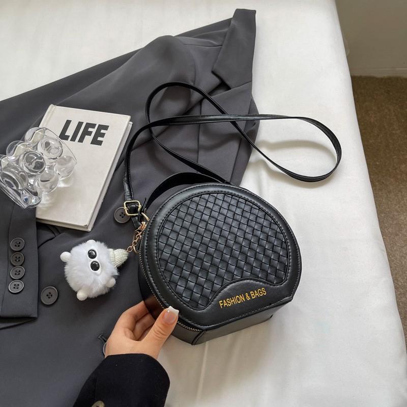 Premium texture small bag women 2025 new fashion niche messenger bag popular foreign style portable small round bag tide