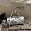 Bequeme und vielseitige Textur Schultertasche Damen Vintage Einfach Pendler Kissenbeutel mit Nietenriemen Lässige Henkeltasche