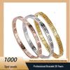 Damen Armband aus Edelstahl mit Chinesische Mauer Muster, Titanstahl, Anlaufgeschützt, Geeignet zum Baden, Leichter Luxus, Vielseitiges Design