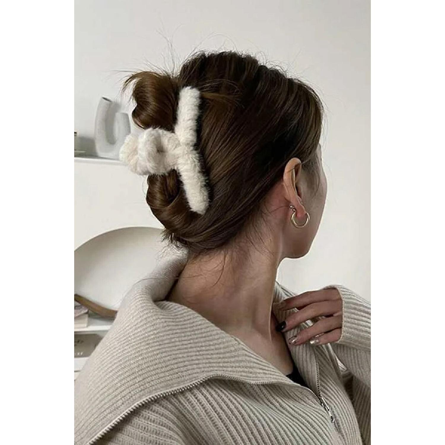 

Women s Cream Plush Xl Latch Buckle білий