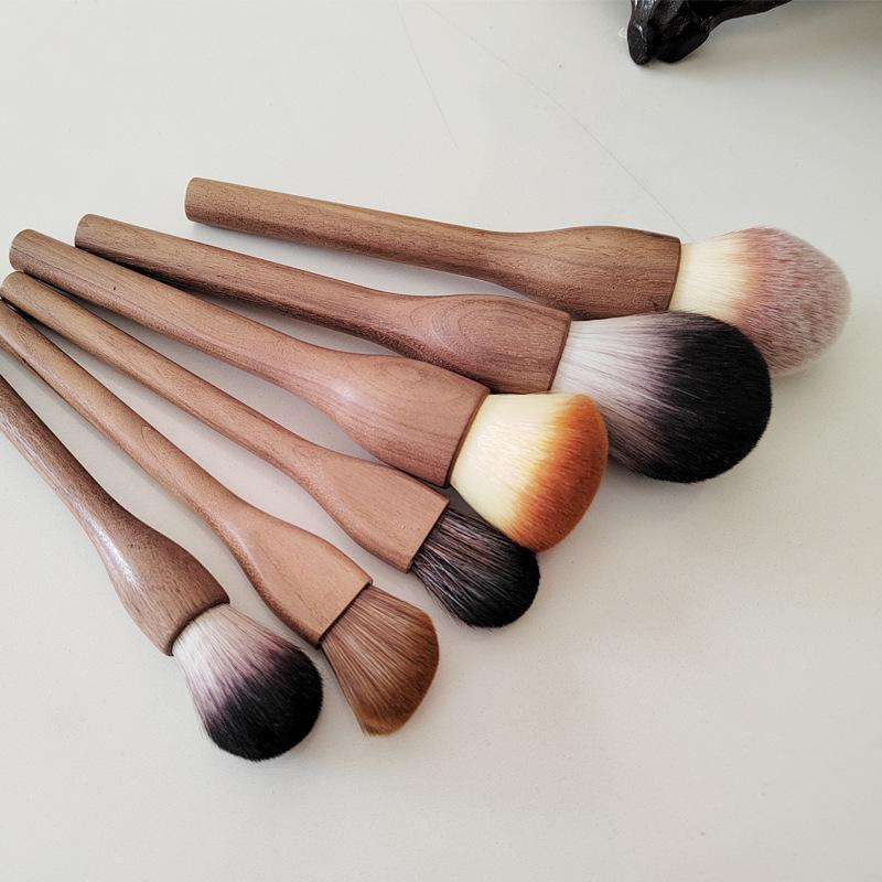 Weicher Puderpinsel, Flammen-Highlight-Rouge, Grundierungspinsel, Walnuss-Make-up-Pinsel, Grundierungspinsel, Pinsel für losen Puder, Lidschattenpinsel