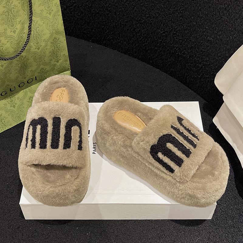 

Trendy brand thick-bottomed fluffy slippers for women to wear 2024 new letter suede one-word drag~ autumn and winter outer wear cotton drag 39 хакі