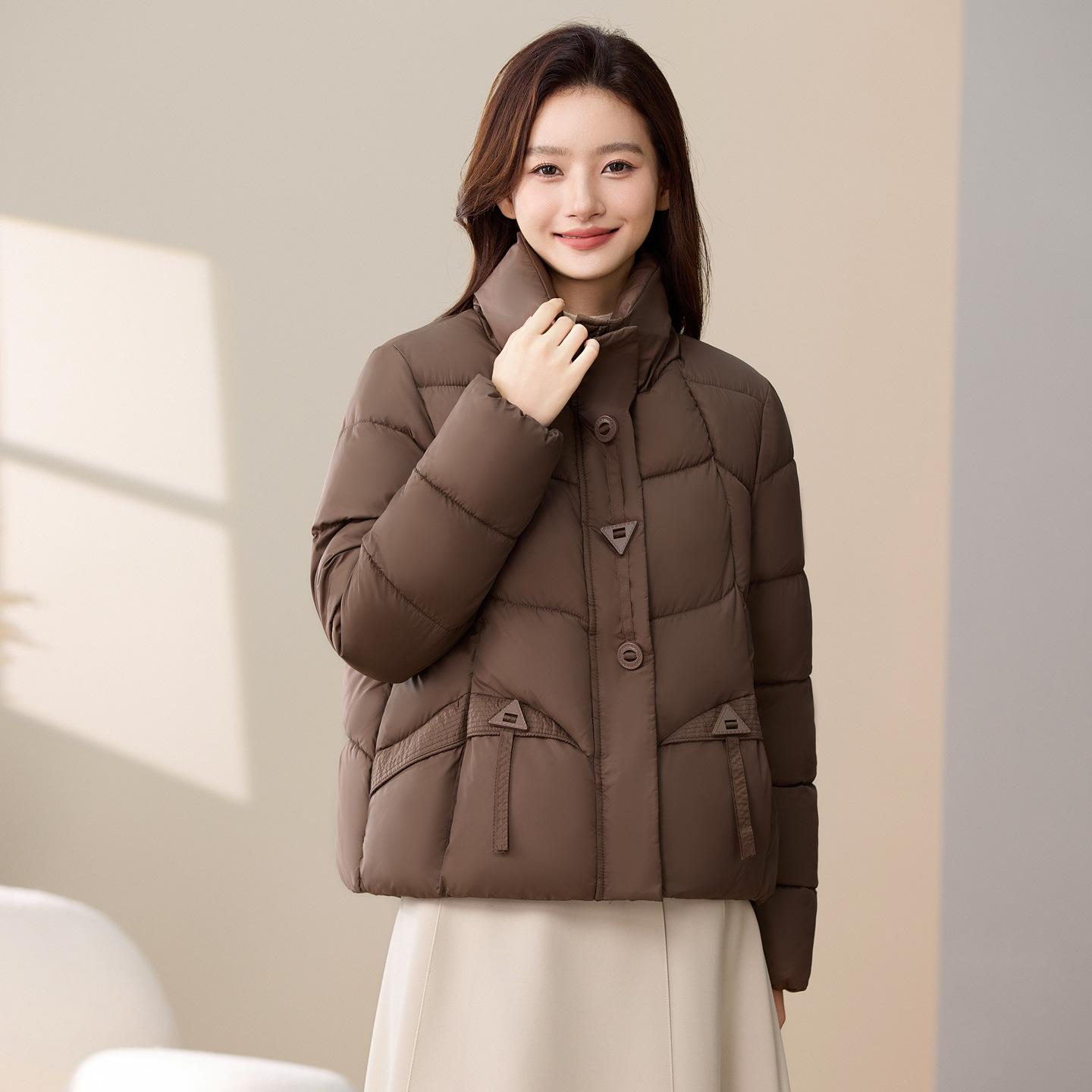 

Women s New Stand-up Collar Windproof Lightweight Thickened Fluffy Warm Cold Loose Short High Quality Fabric Casual Sports Jacket XXXL темно-коричневого кольору