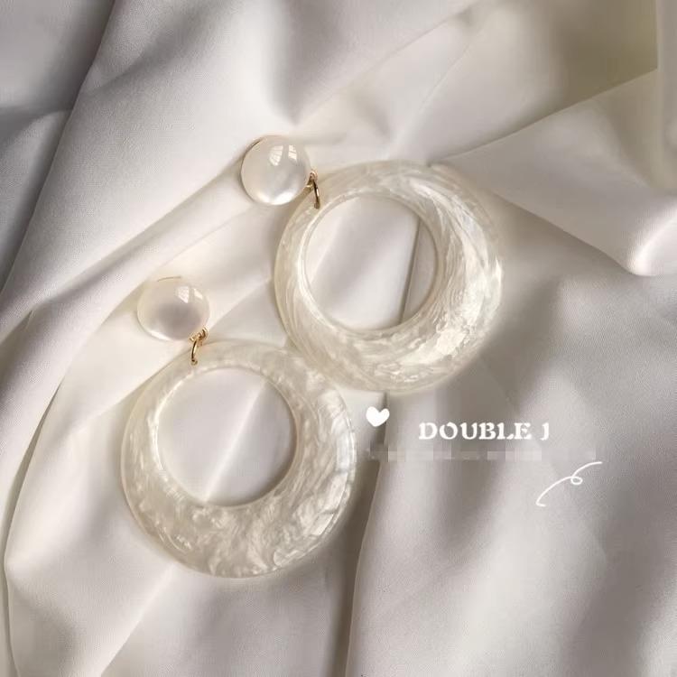 Hong Kong Style White Resin Circle Earrings with Hollow Design