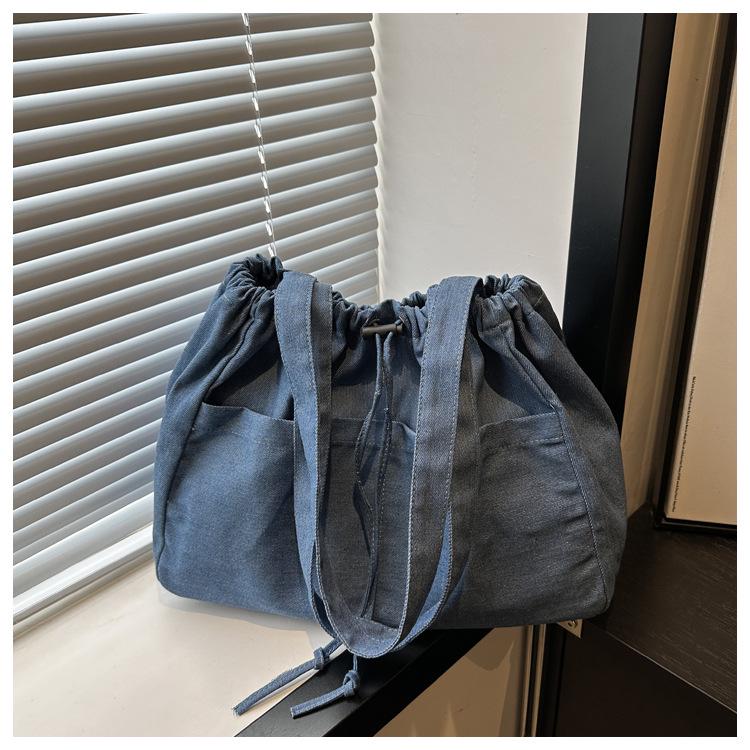 

2024 Женская универсальная джинсовая сумка-тоут - Большая вместимость для студентов и поездок на работу джинсовый синий