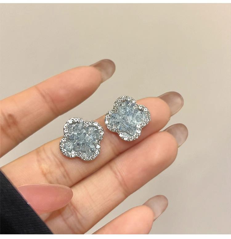 Flower four-leaf clover stud earrings women's light luxury high-end temperament earrings French unique niche simple earrings