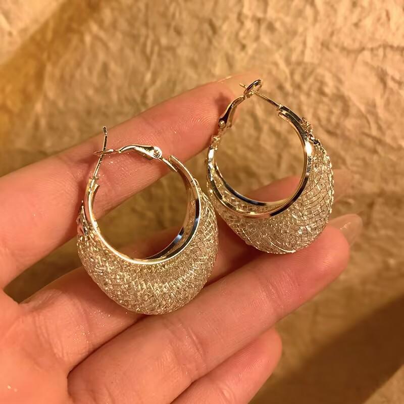 Meier Vintage metal statement earrings - hoop, plain hoop, and mesh earrings золотой