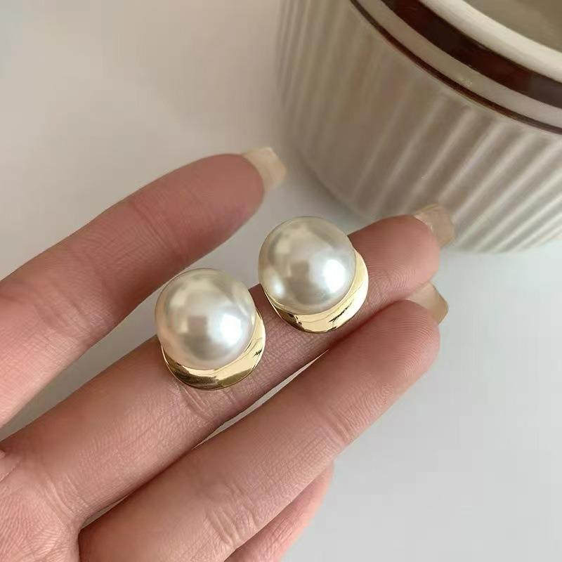 Gold Ring Earrings Women's Ear Buckles Light Luxury High-end Earrings Autumn and Winter Ring Earrings
