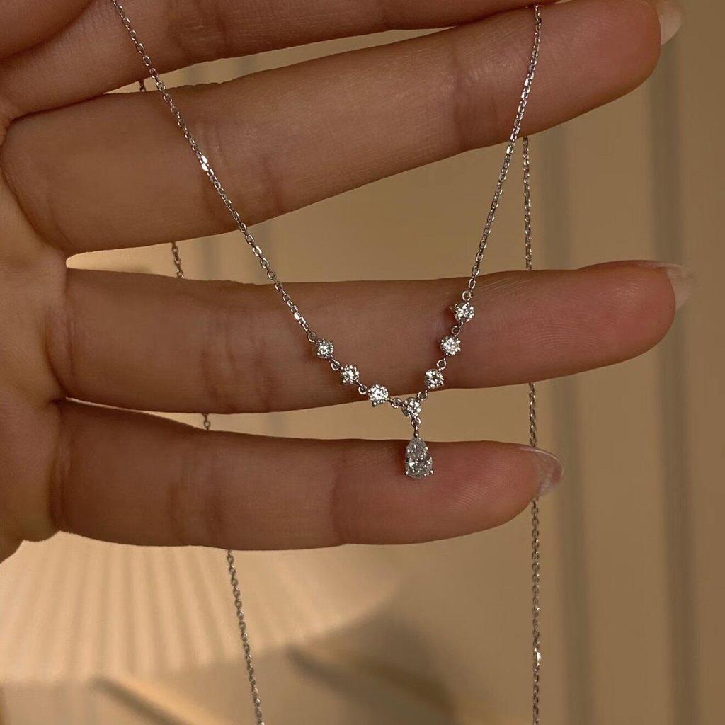 2026 Exquisite Sparkling Luxury Water Drop Necklace - Lightweight Niche Clavicle Chain Gift for Girlfriend