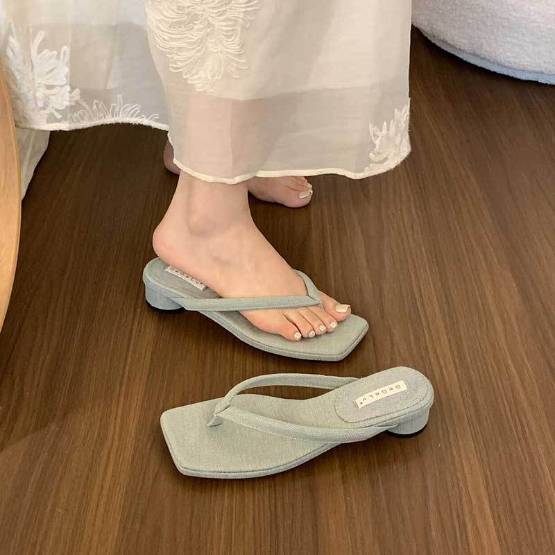 

Шлепанцы на толстом каблуке женские новая летняя одежда высококлассные сандалии с перемычкой для пальца с юбкой серебристые шлепанцы 35 джинсовый синий