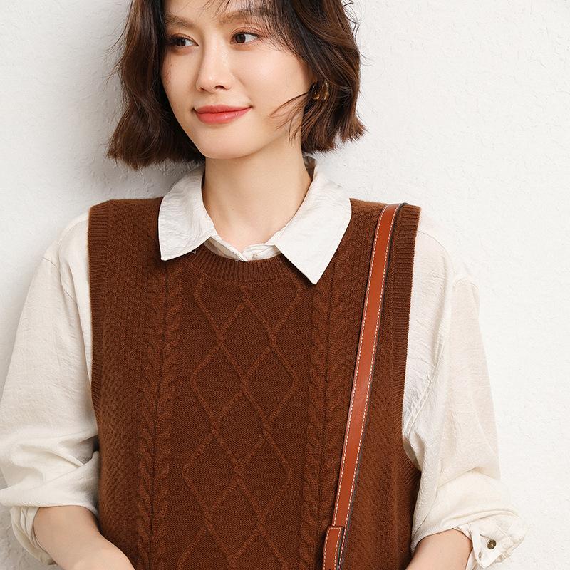Round Neck Jacquard Cardigan Vest for Women In Autumn and Winter New Loose and Versatile Knitted Sleeveless Vest Warm Top