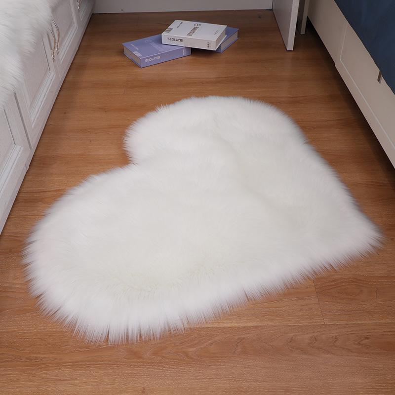 Heart-Shaped Plush Imitation Wool Rug and Cushion for Living Room or Bedroom