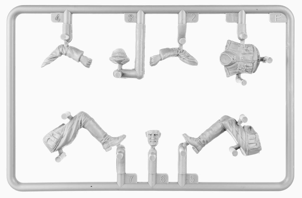 Miniart German Officer and 4 Plastic MA53030 1/35 Driver, Figures, Model, (People)