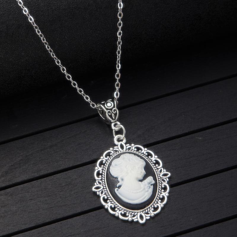 

New Gothic Head Pattern Oval Pendant Necklace, Women s Personalized Trendy Festival Party Accessories
