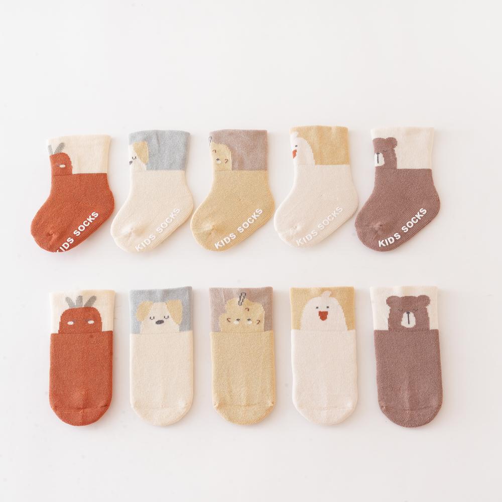 5 Pairs of Indoor Anti-Slip Socks for Newborns. Suitable for Newborns. Cartoon Pattern. Suitable for Both Boys and Girls.