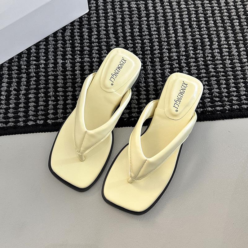 Zehentrenner mit eckiger Zehenpartie 2025 neue Strandschuhe Sommerbekleidung Keilabsatz coole Hausschuhe Damen