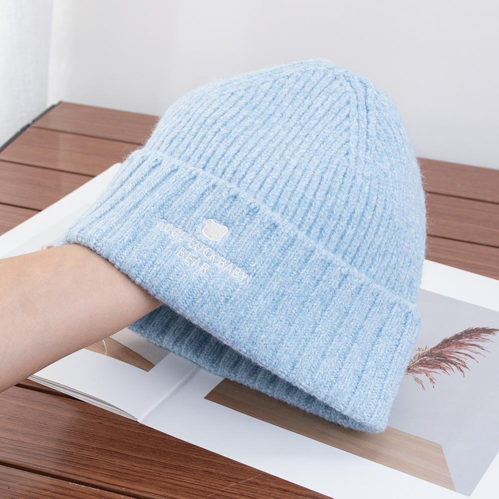 Mignon visage d'ours petit bonnet tricoté pour femme hiver polyvalent broderie faciale bonnet en laine protection des oreilles bonnet chaud froid