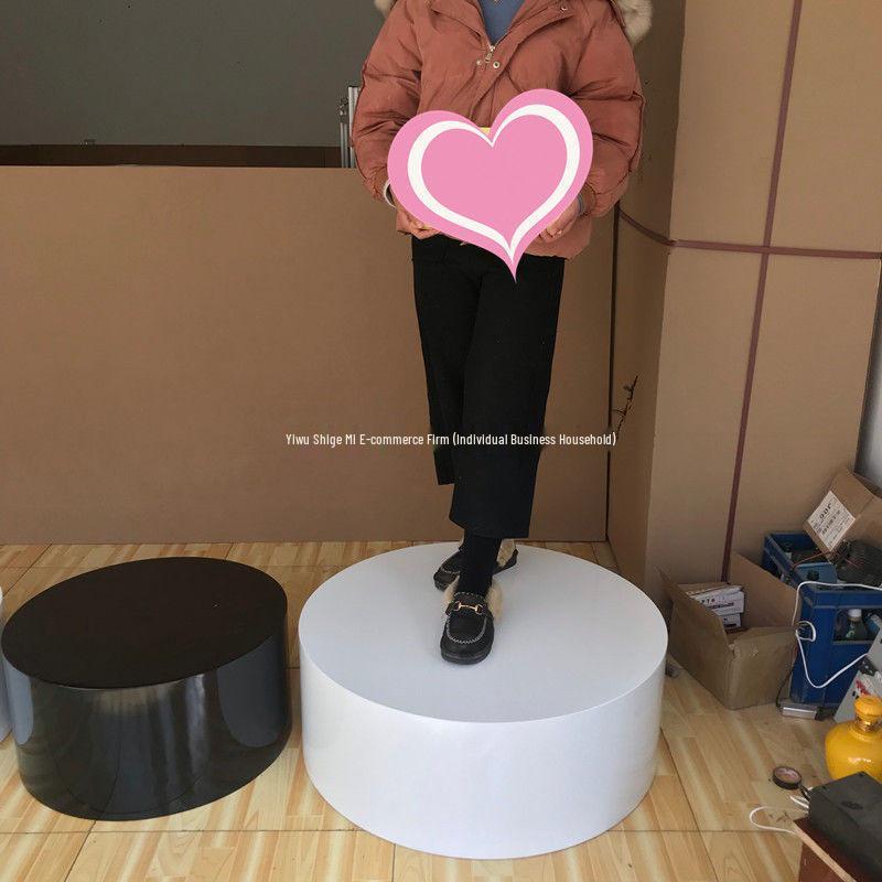 Okrągły stojak ekspozycyjny na postumencie do sklepów odzieżowych - Wyeksponuj odzież, rzeźbę lub manekin z malowanym wykończeniem