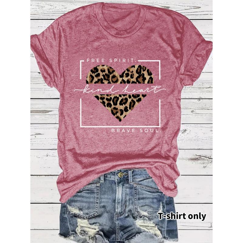 Ein neues lässiges T-Shirt mit Rundhalsausschnitt, lockerem Schnitt und kurzen Ärmeln, bedruckt mit Herzformen.