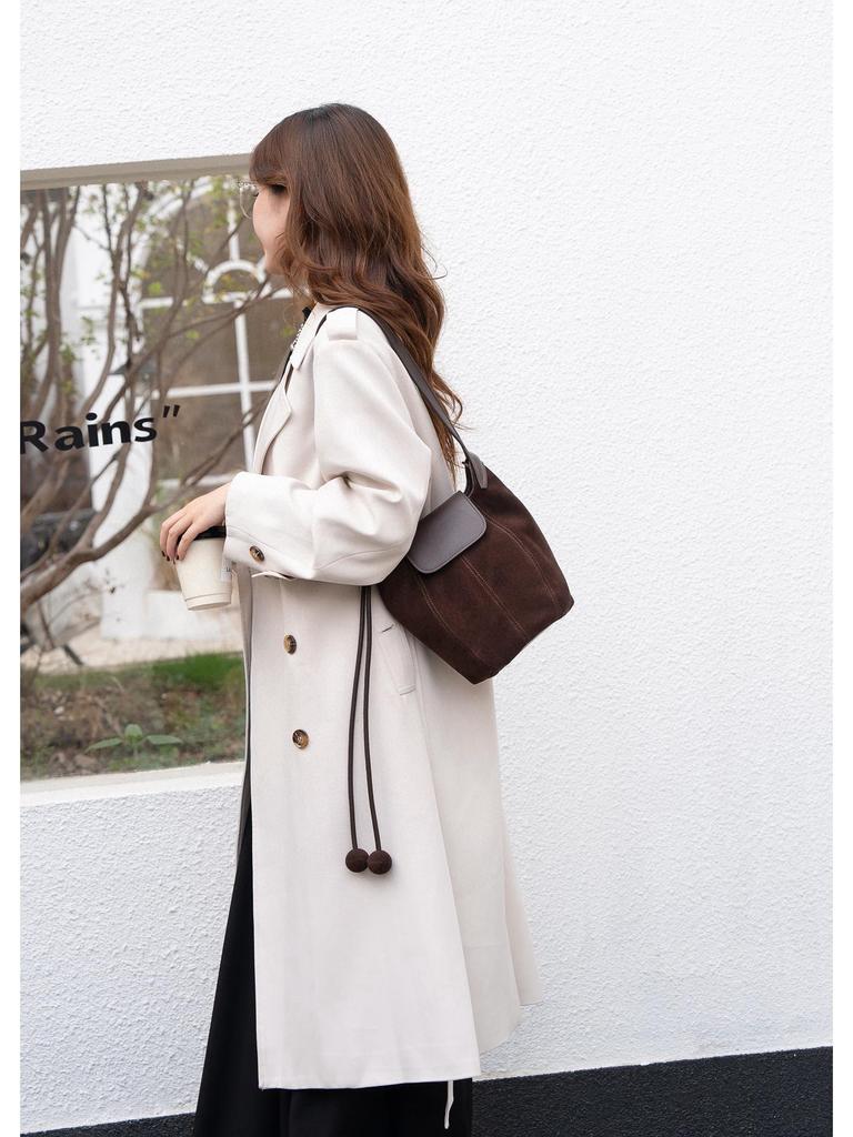 Herbst/Winter Umhängetasche mit Überschlag aus mattiertem Rindsleder für Damen