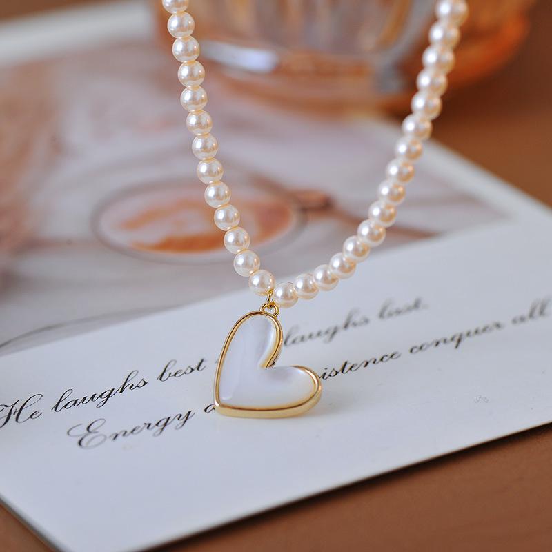 

Elegant Heart-Shaped Pearl Seashell Pendant Necklace for Women белый