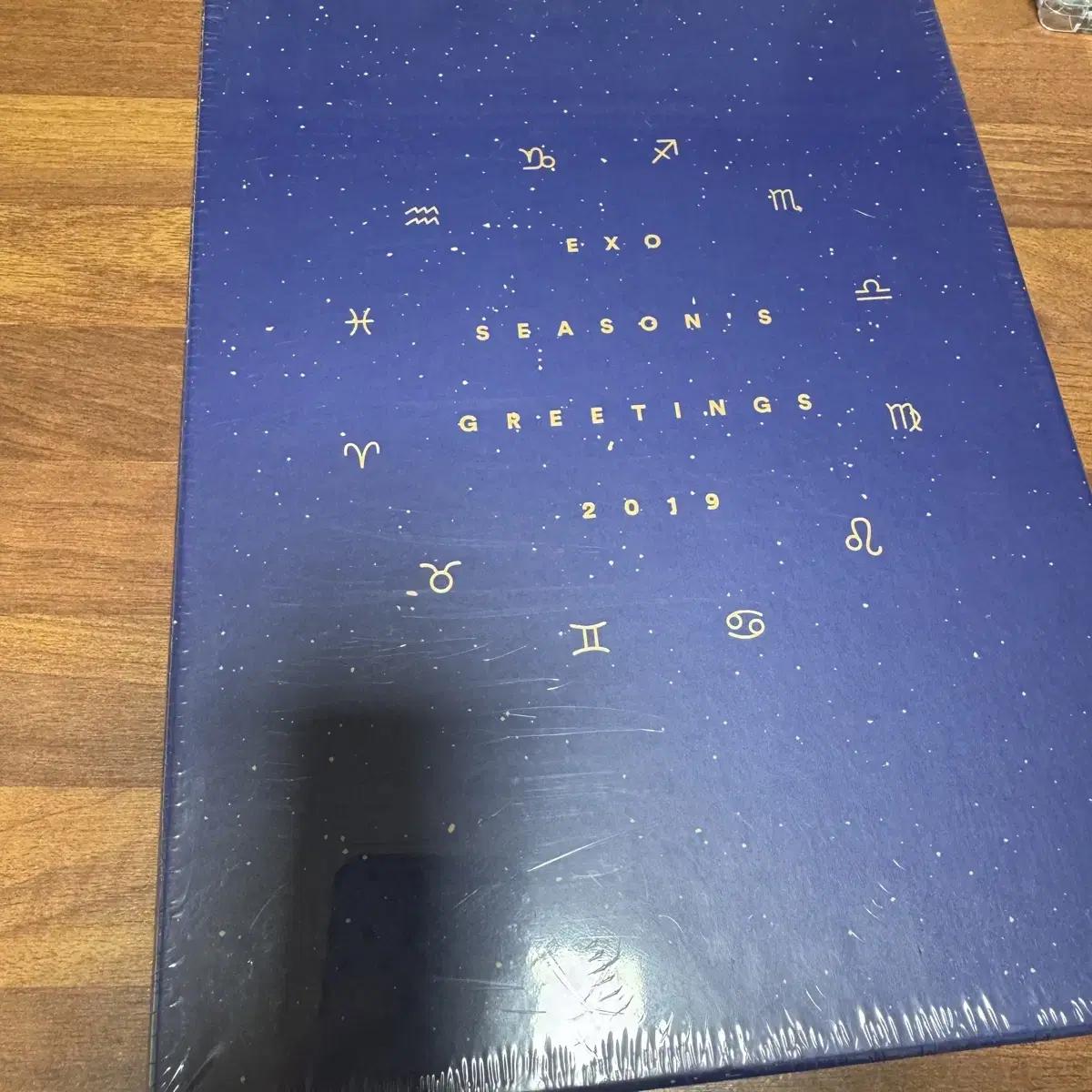 

EXO Приветствие к сезону 2019 Нераспечатанная фотокарточка