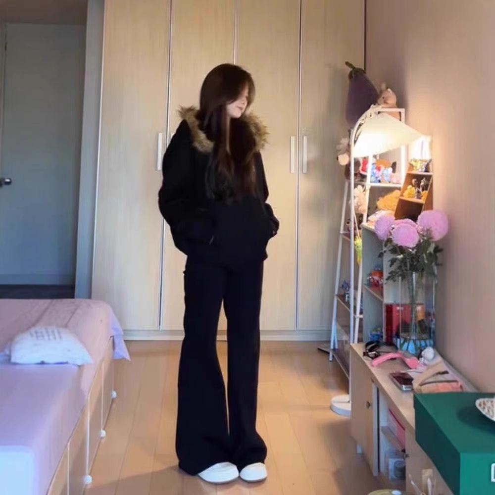 Women's American Retro Black Low-Waisted Slimming Micro-Flare Jeans - Winter Horseshoe Floor-Length Pants