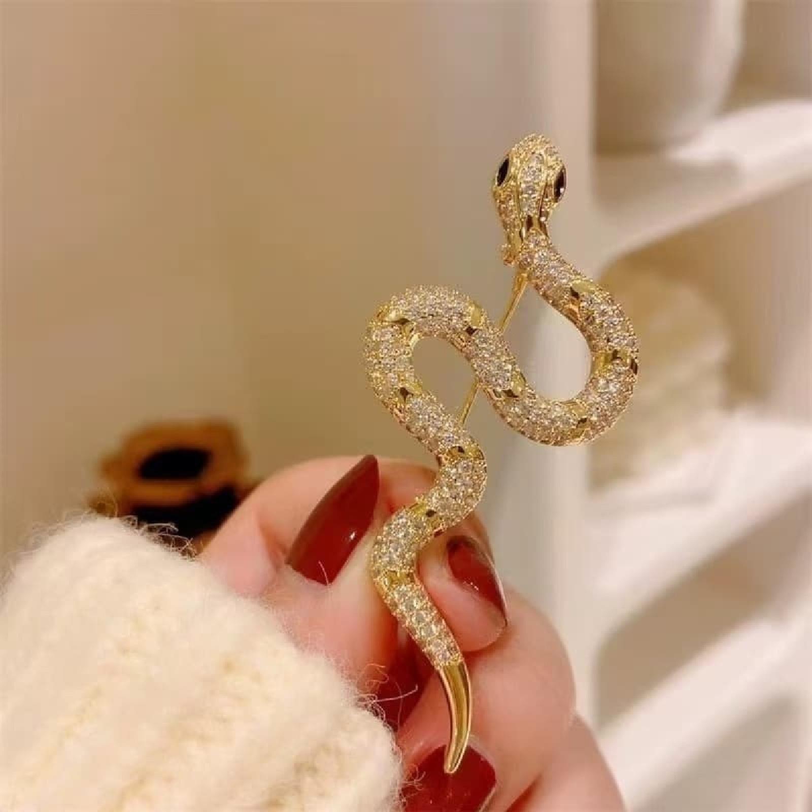 

Rhinestone Letter Brooch, Vintage Light Luxury High-end Corsage, Jewelry One Size золотистый