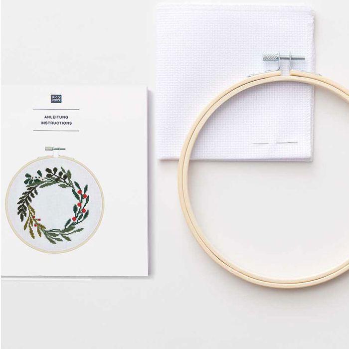 Kit point de croix couronne de baies Ø 15 cm