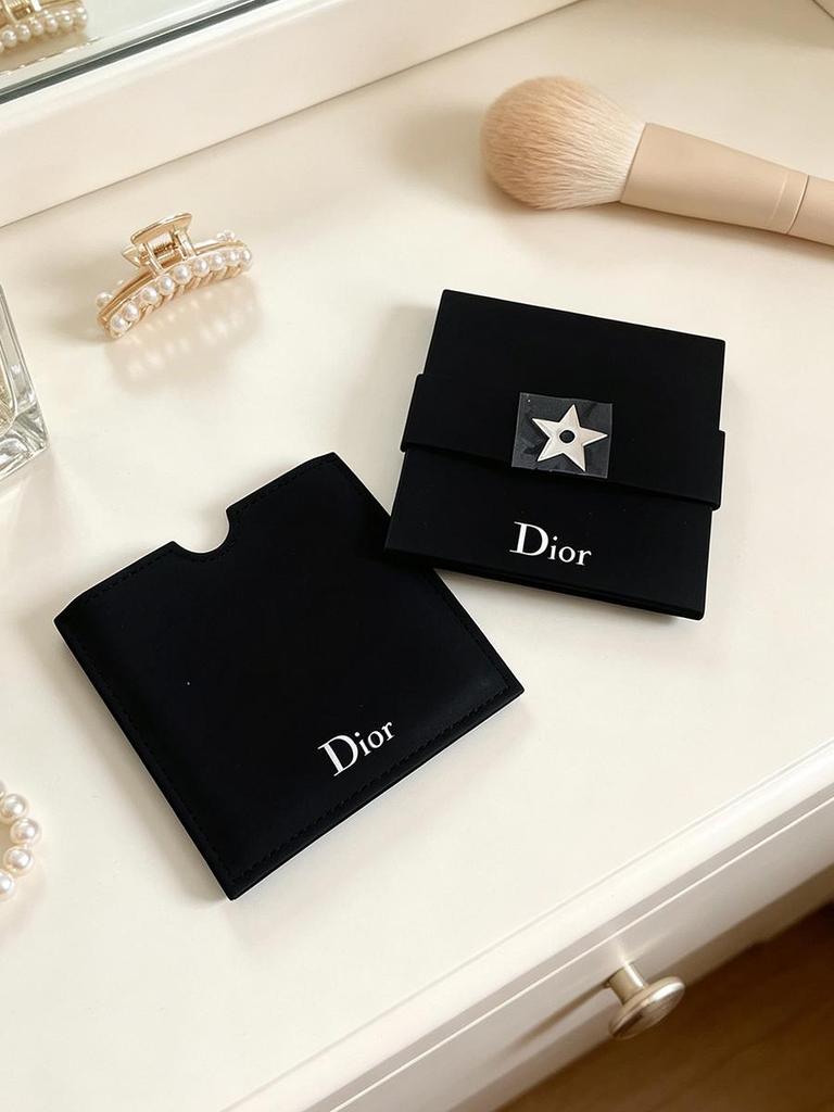 Dior Espelho de Maquiagem Quadrado Compacto Portátil com Bolsa de Armazenamento, Mini Espelho Cosmético de Bolso, Espelho de Mão de Viagem de Luxo para Mulheres