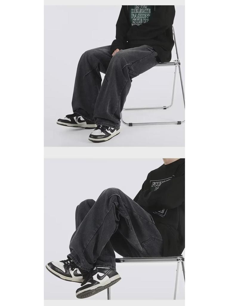 Herrenjeans im Used-Look mit Waschung: High-Street-Vibe, lockere Passform, gerader, ausgestellter Stil für Frühling und Herbst.