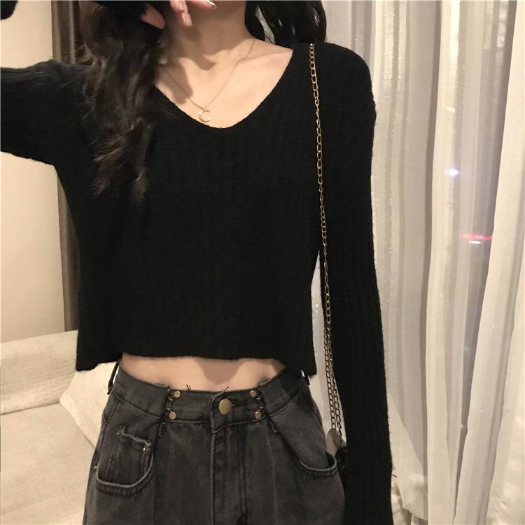 V-neck inner solid color knitted sweater women's autumn and winter 2025 new design niche sweater short