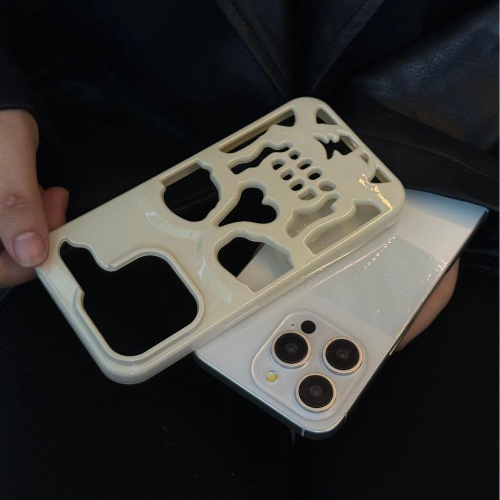 Cubierta Protectora para Cabeza de Calavera Electrochapada Gris Escarchado y Blanco para iPhone 16 Pro Max