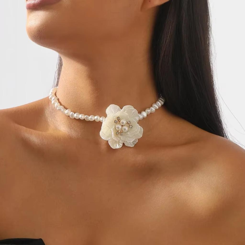 New Fashion Imitation Pearl Flower Neck Chokers Elegant Camellia Clavicle Chain Retro Romance Wedding Necklace Jewelry Gifts
