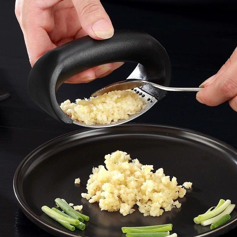 Stainless Steel Garlic Crusher Mud Press Manual Ginger Grinding Chopper Pipe Peeler Mincer for Fruit Vegetables Kitchen Tools