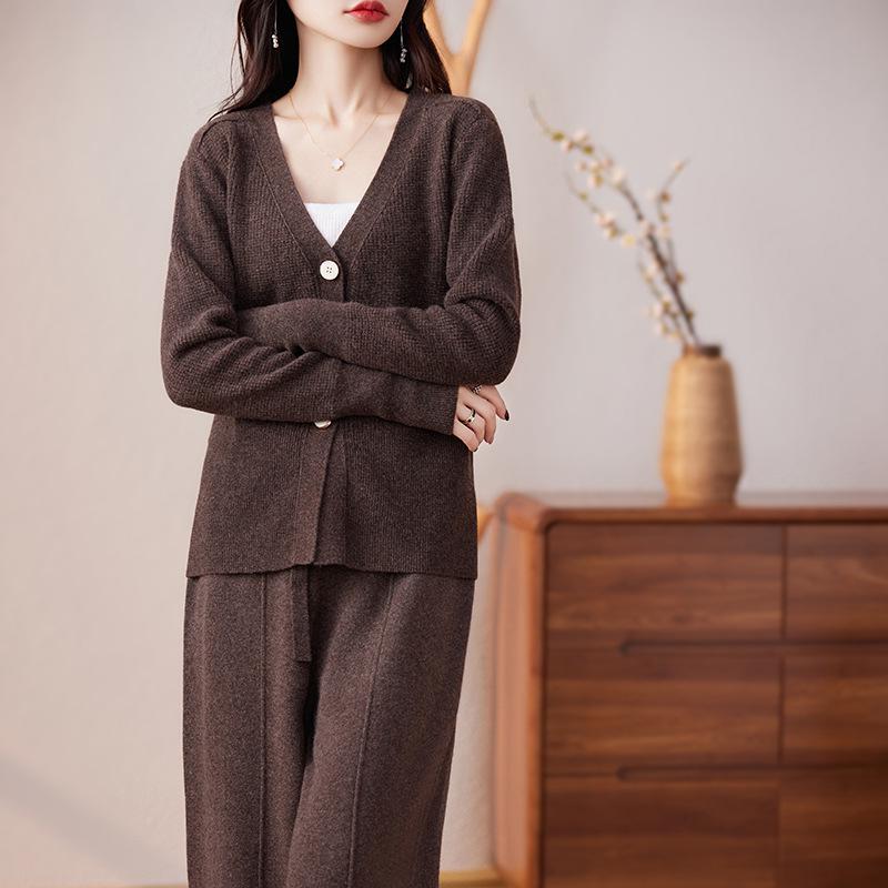 2023 Fashion Plus Size Wide-Leg Pants & Long Sleeve Wool Cardigan Set for Spring & Autumn