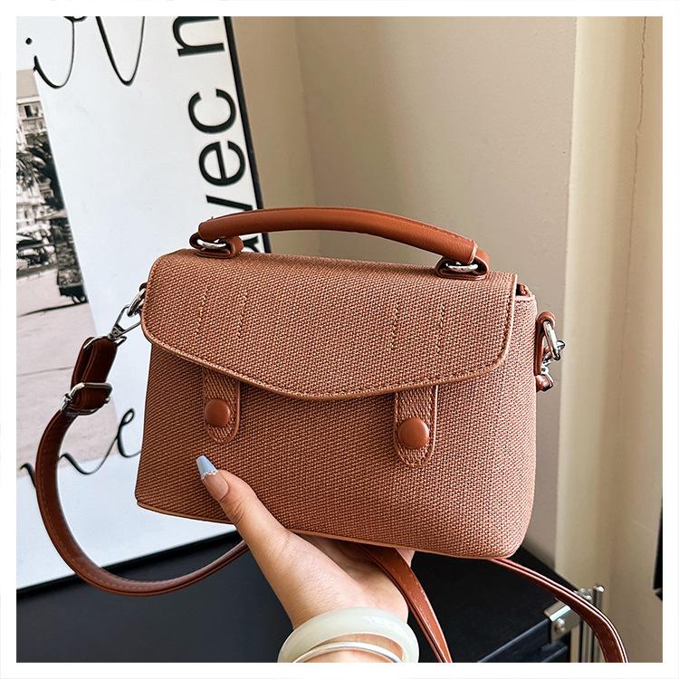 

2025 summer new casual commuter bag high-end messenger bag fashion versatile niche portable shoulder messenger bag
