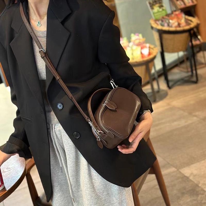 

2024 Летняя женская мягкая сумка через плечо из коровьей кожи с двойной молнией