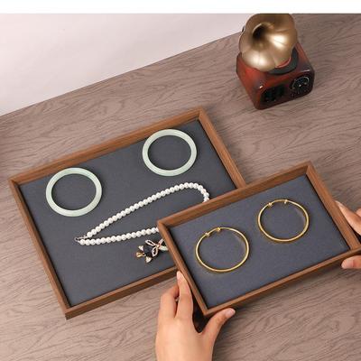 Creación de joyas – Estuches y exhibidores para joyería