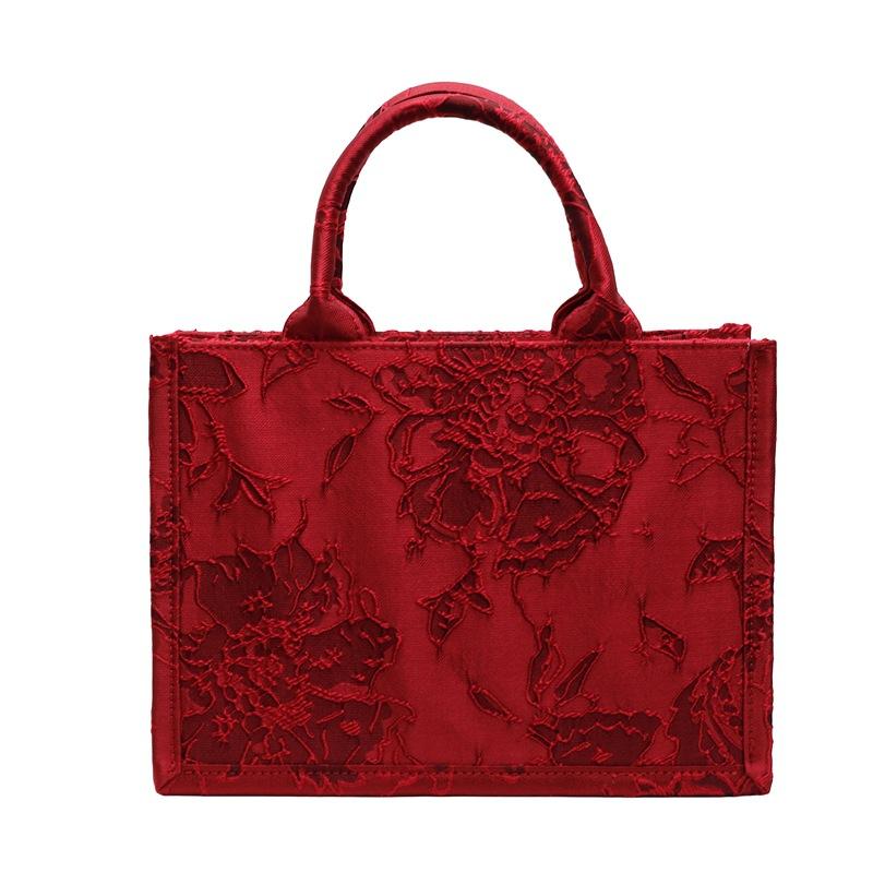 Embroidered Hand-held Wedding Bag As A Souvenir A Fashionable Large-capacity Exquisite Bride's Bag