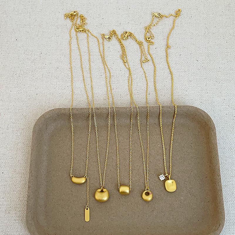 Elegant Gold Yuanbao Pendant Necklace - Versatile Choker for Women’s Fashion