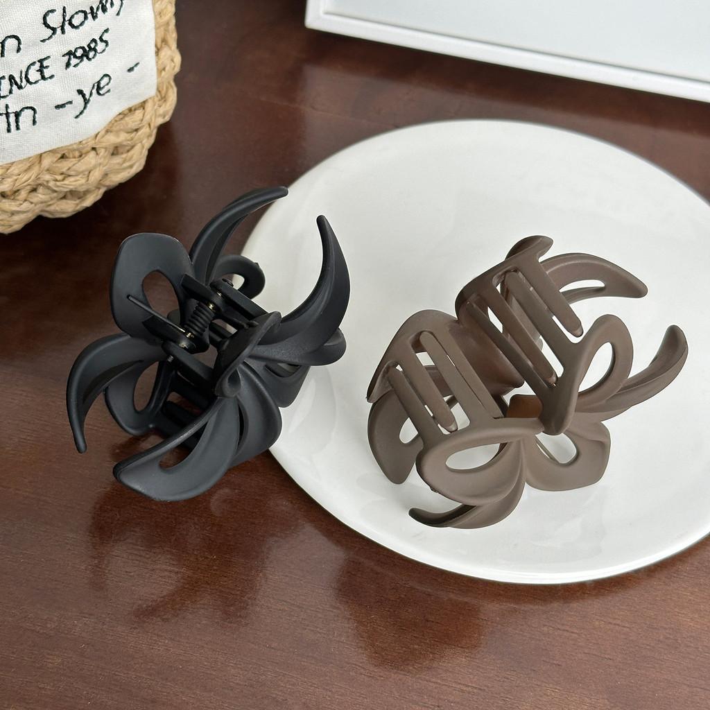 Versatile Egg Flower Hair Claw Clip In Multiple Colors For Effortless Styling And Fashion
