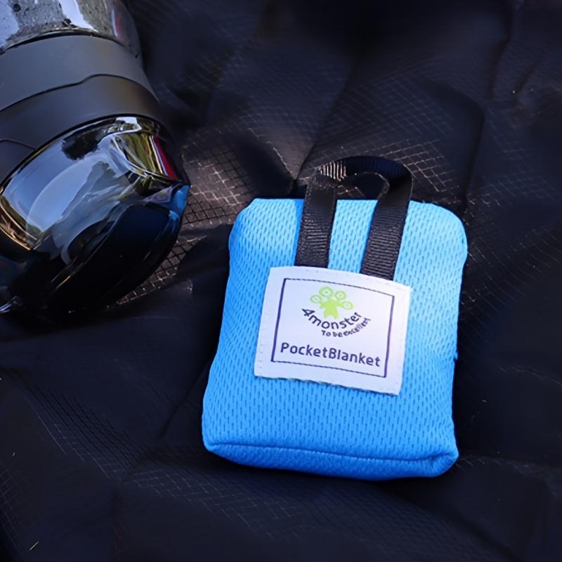 

Ultra-Thin Picnic Mat - Portable, Sand Proof, Folding Beach Blanket with Carry Pocket, Red, 1pc синий