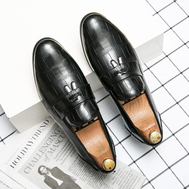 Fashion Tassel Loafers Slip-on Fashion High-quality Moccasin Men Shoes Brand Leather Shoes British Style Popular Casual Shoes Thick Sole