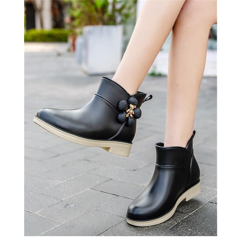 Women's Fashionable Outdoor Anti Slip Short Tube Rain Boots And Water Shoes