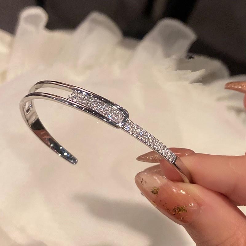 Women's High-End Silver Baroque Pearl Beaded Bracelet with Adjustable Elastic String