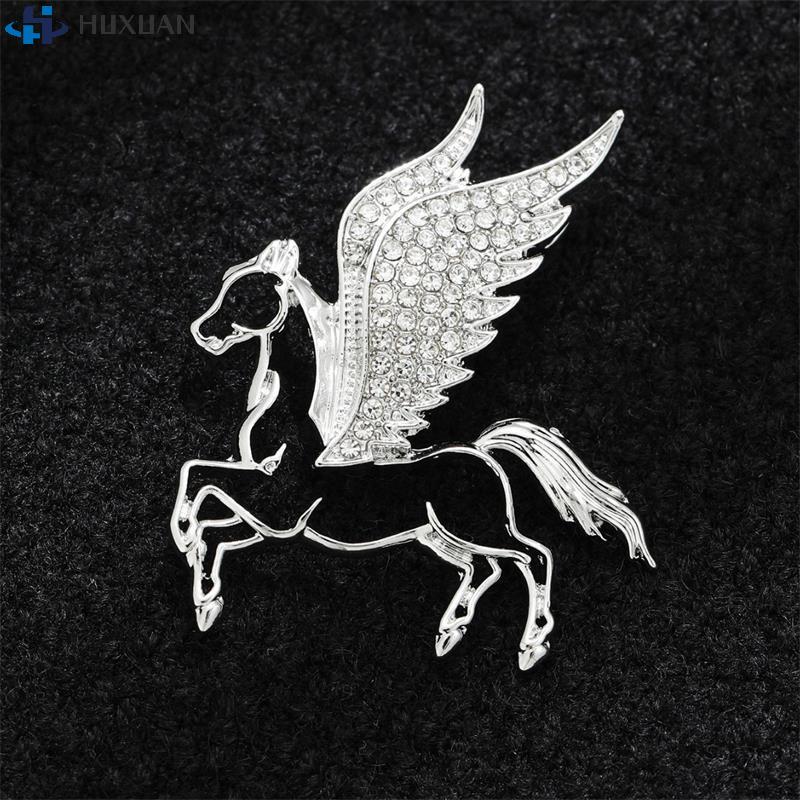 1PCS Rhinestones Alloy Horse With Wings Brooch Zodiac Pony Pins Women Men Clothing Accessory Suit Lapel Corsage New Year Gift