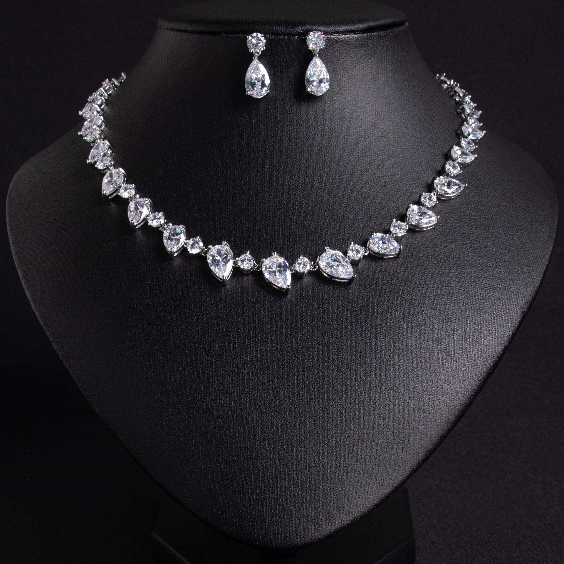 

Женский набор из ожерелья и серег с легким роскошным дизайном, в виде капли воды с цирконом, модный, элегантный и универсальный, с уникальным чувством дизайна.