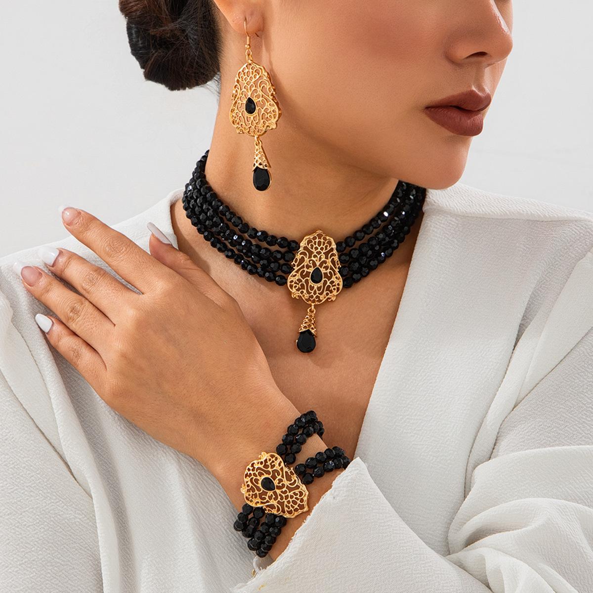 Ретро-корт Стиль Жемчуг Имитация Жемчуг Бусины Ключица Ожерелье, Темперамент Алмазный Полый Цветок Пластина Воротник Женский